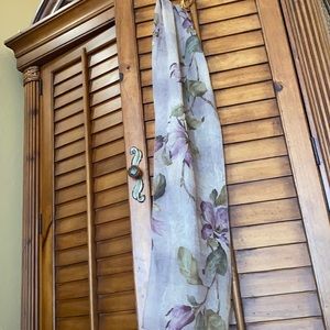 Scarf I lightweight beautiful purple and sage green print